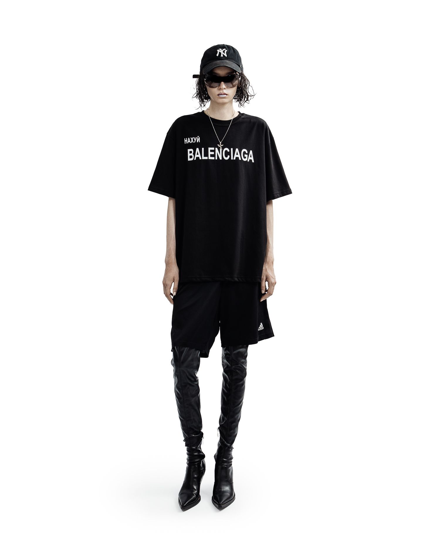 Футболка "Факбаленсиага"