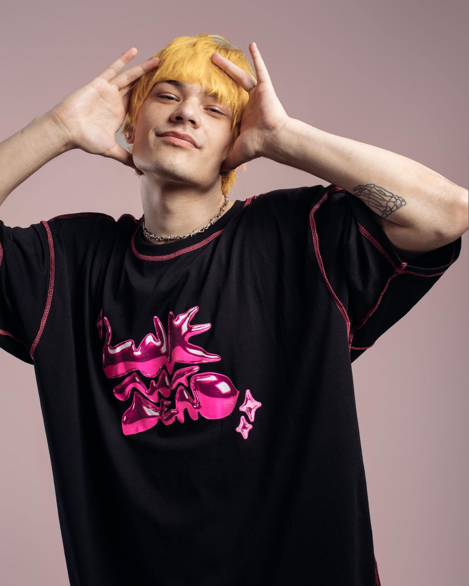 Футболка "Love Not Dead" black