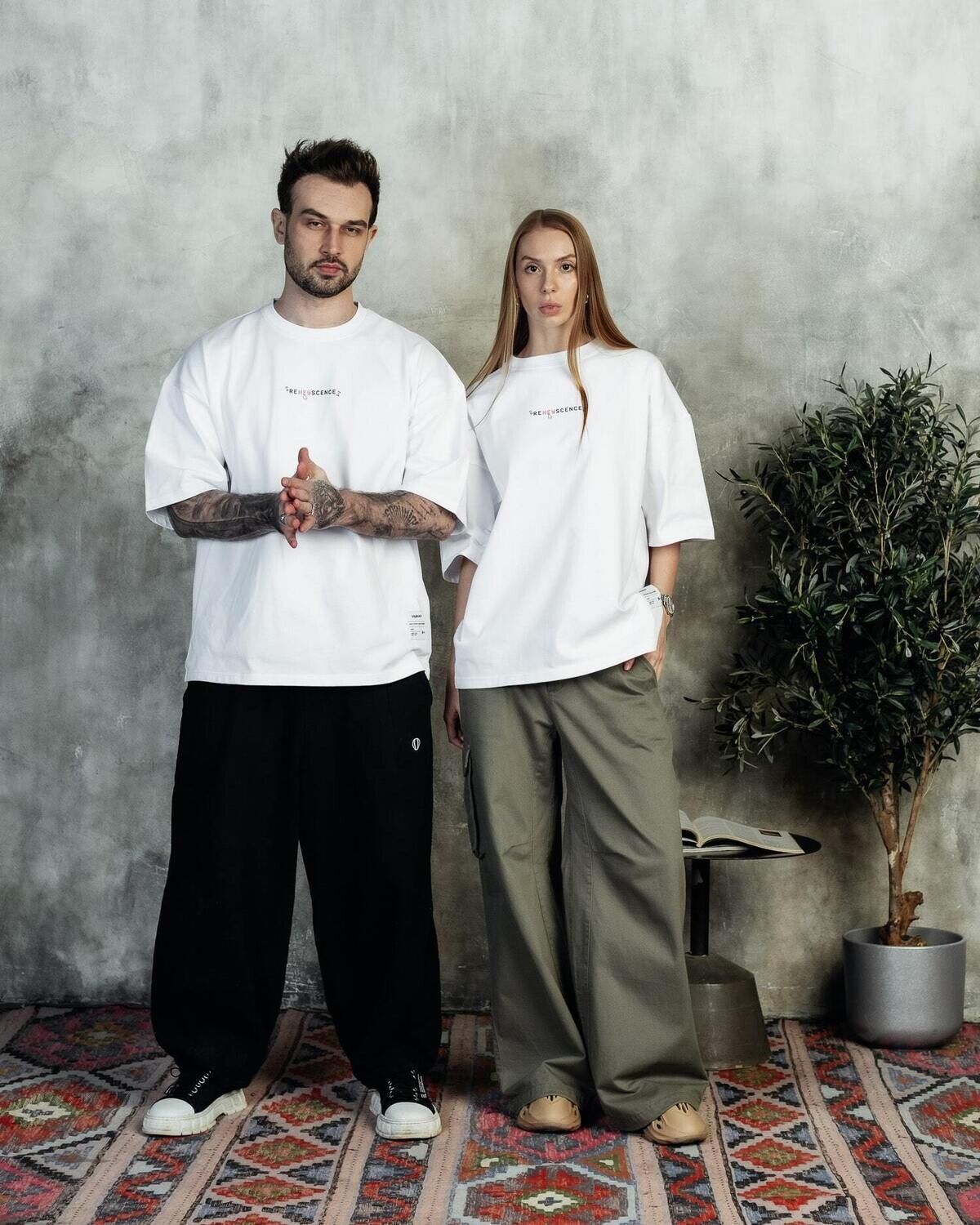 Футболка "reNEWssance" / pixel white