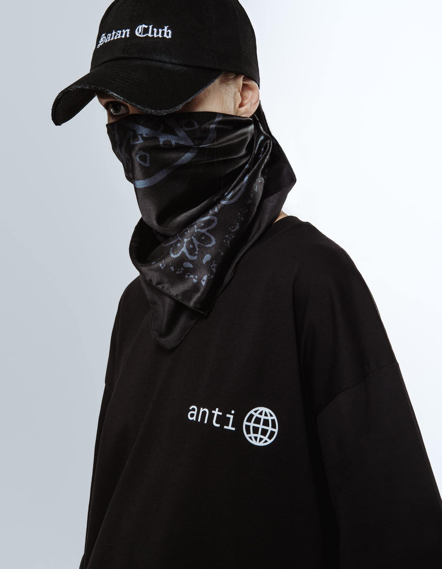 Футболка "antiwrld tour"