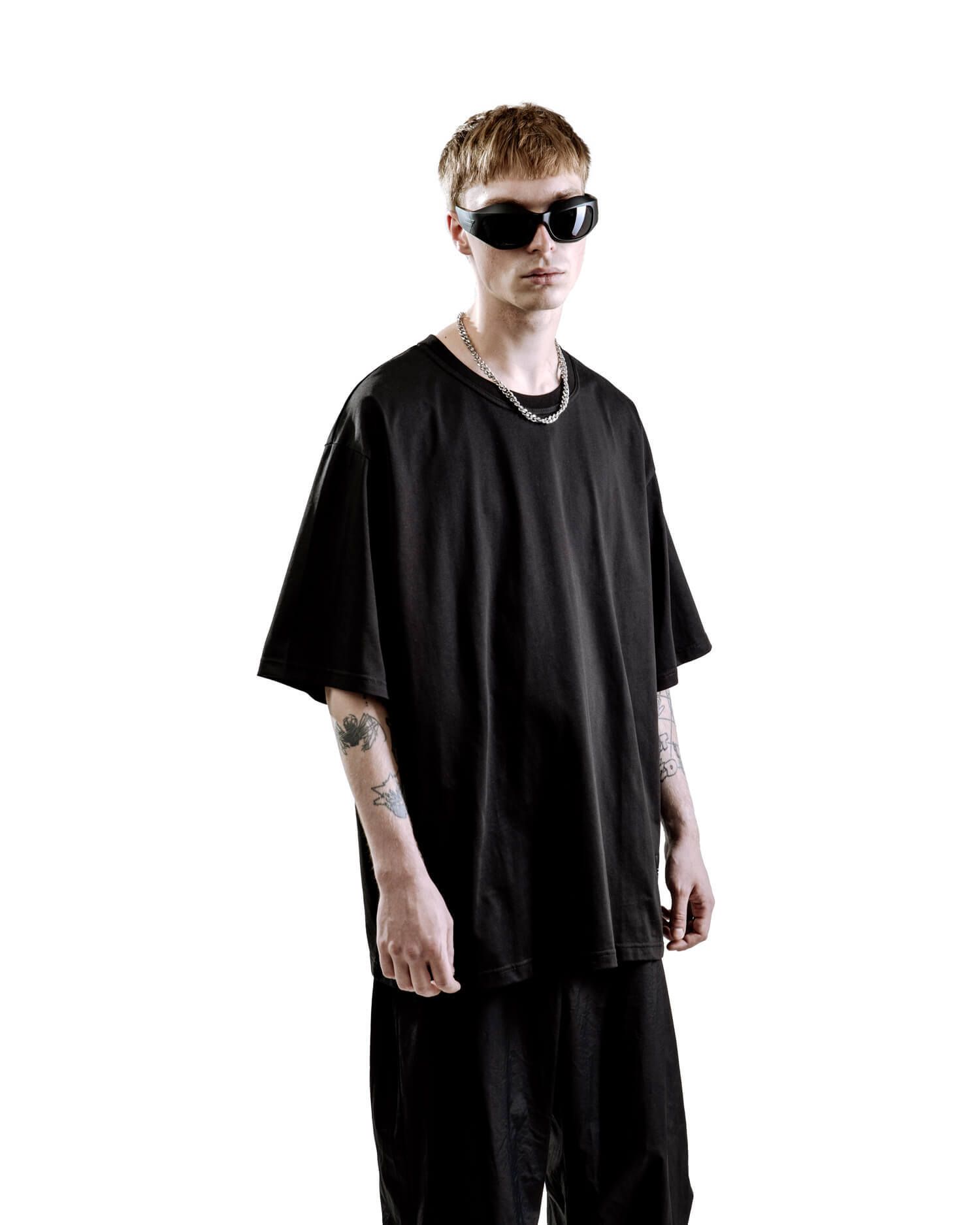 Футболка "University" clean black