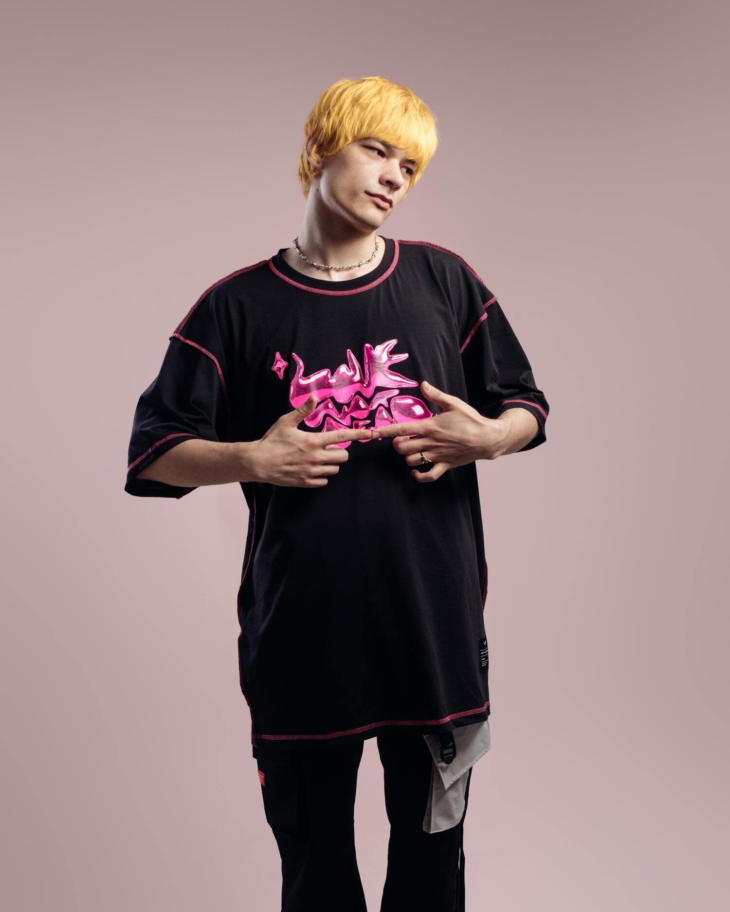 Футболка "Love Not Dead" black