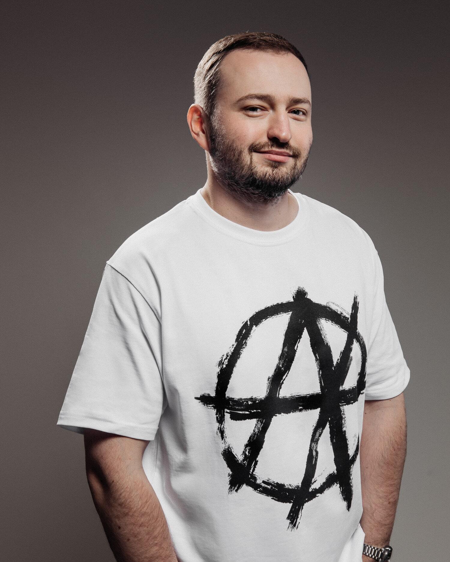 Футболка "Anarchy" white